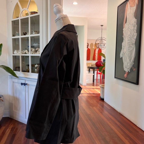 Classic Louis Vuitton Mackintosh Black Double-Breasted Women's Trench Coat - Picture 7 of 10
